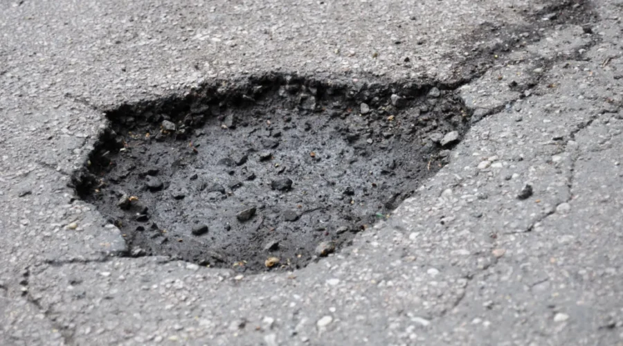 Thunder Bay begins annual pothole repairs