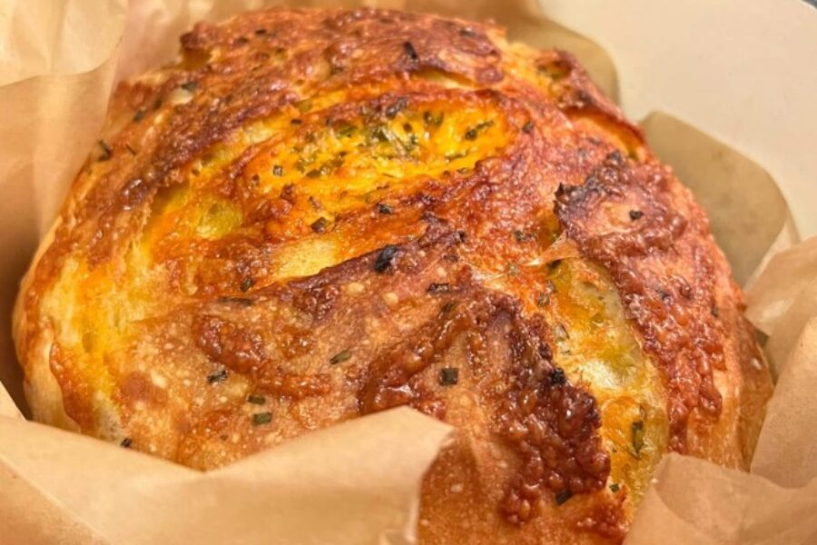 “No‑Knead” to worry…you can make this easy cheesy bread!