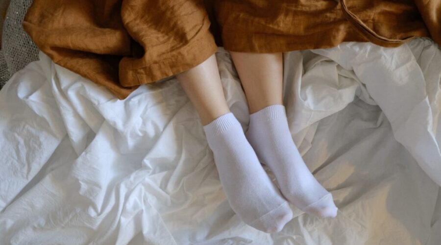Trouble sleeping? Keep your socks on!