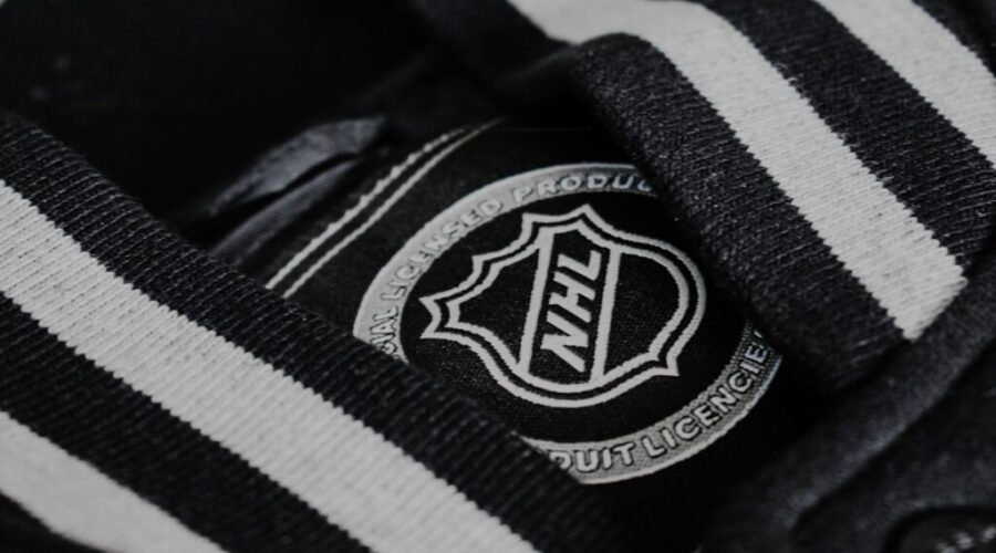 Thunder Bay native & 15-year NHL vet named Canucks GM